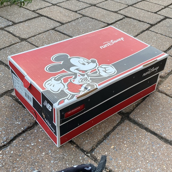 New Balance Run Disney 2015 Mickey Mouse Steamboat Willie size 11 - Picture 16 of 16